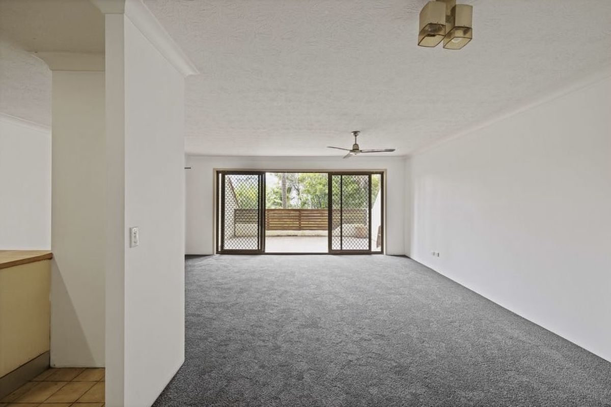 2 / 8-10 Queensland Avenue, Broadbeach