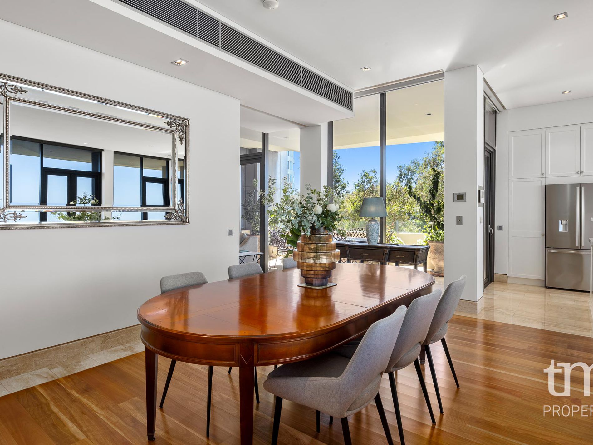 9 / 8 Mounts Bay Road, Crawley