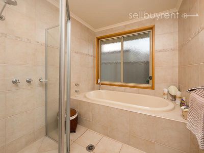 6 SHARP COURT, Wodonga