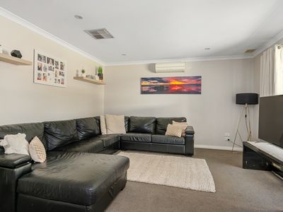 25 Smythe Drive, Broadwood