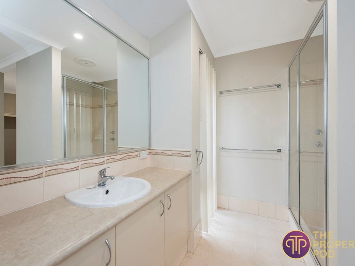 39 Sellafield Bend, Waikiki