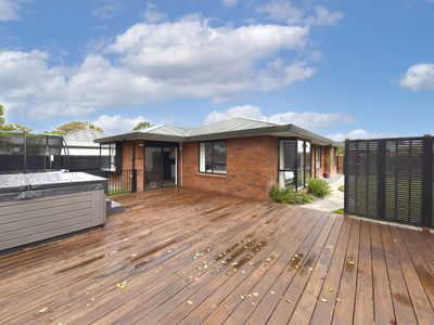 2 Edwins Way, Burwood