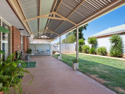 1B Paddington Drive, Hannans