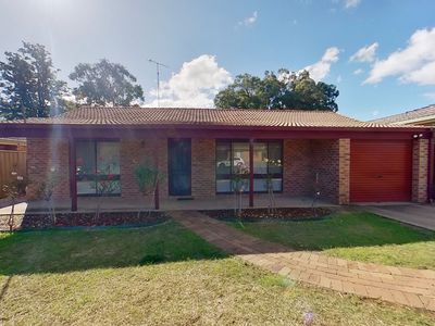 24 Belmore Place, Dubbo