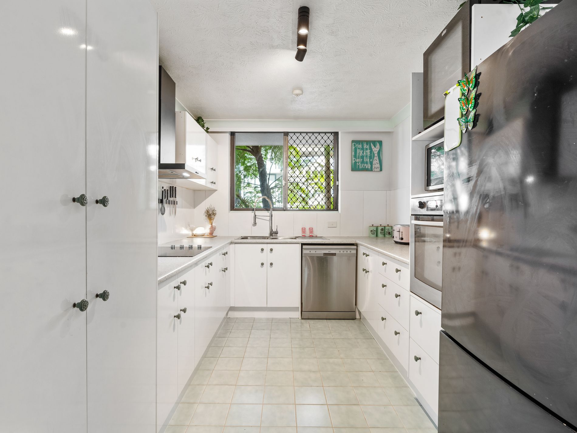 2 / 23 Garrick Street, Coolangatta