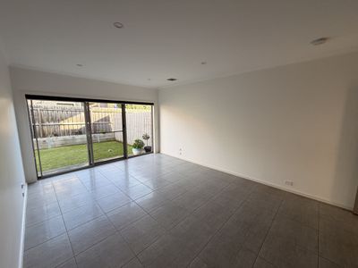 4 / 9 Toyne Avenue, Hamlyn Heights