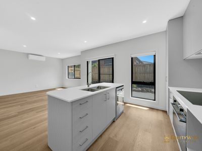 10 Swansea Road, Manor Lakes