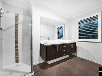 4 Tyler Crescent, Tarneit