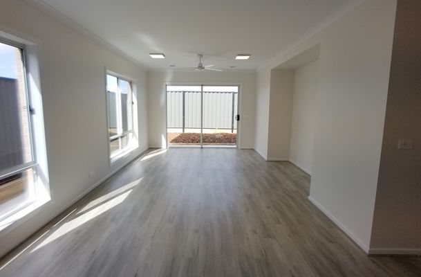 77 Distinction Avenue, Craigieburn
