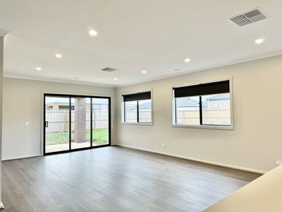 24 Akron Street, Manor Lakes