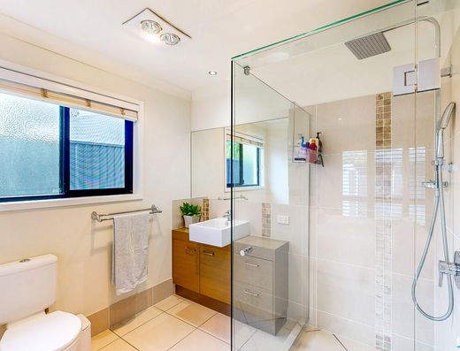 Immaculate Home with Side Access & Short Walk to Town image 12