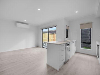 5 / 44 Maywood Road, Manor Lakes