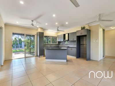 15 Connaught Court, Bakewell