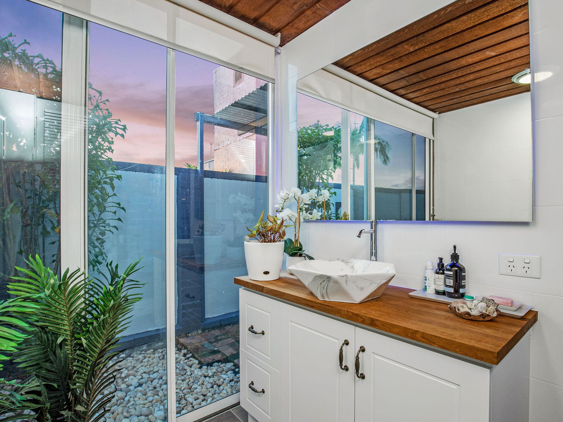 9 Lergessner Street, Biggera Waters