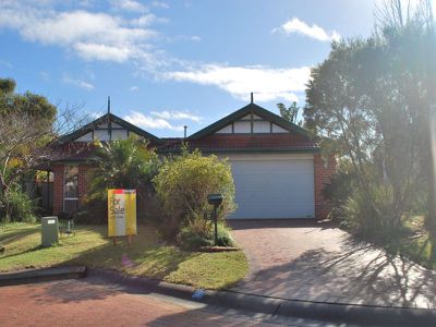 8 Greywood Place, Horsley