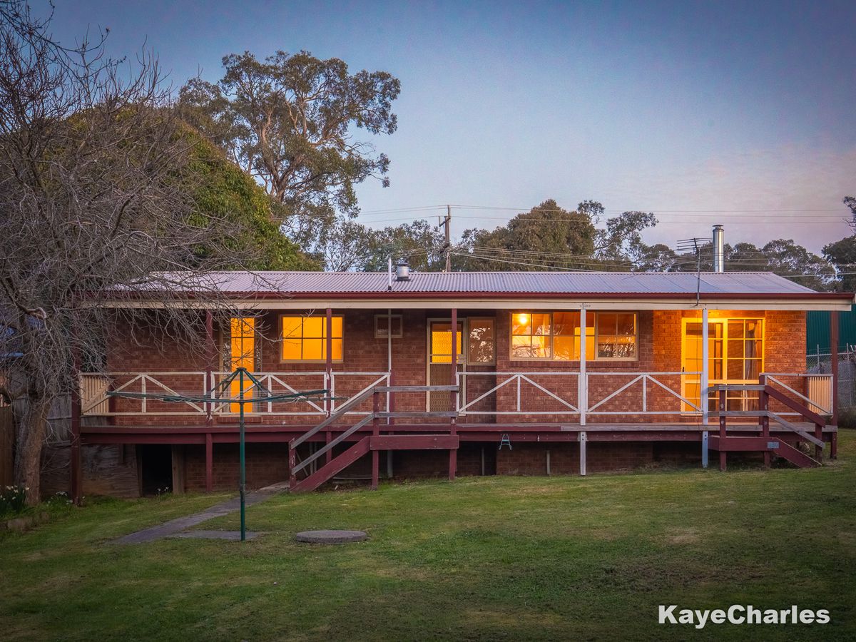 63 Beaconsfield-Emerald Road, Beaconsfield Upper