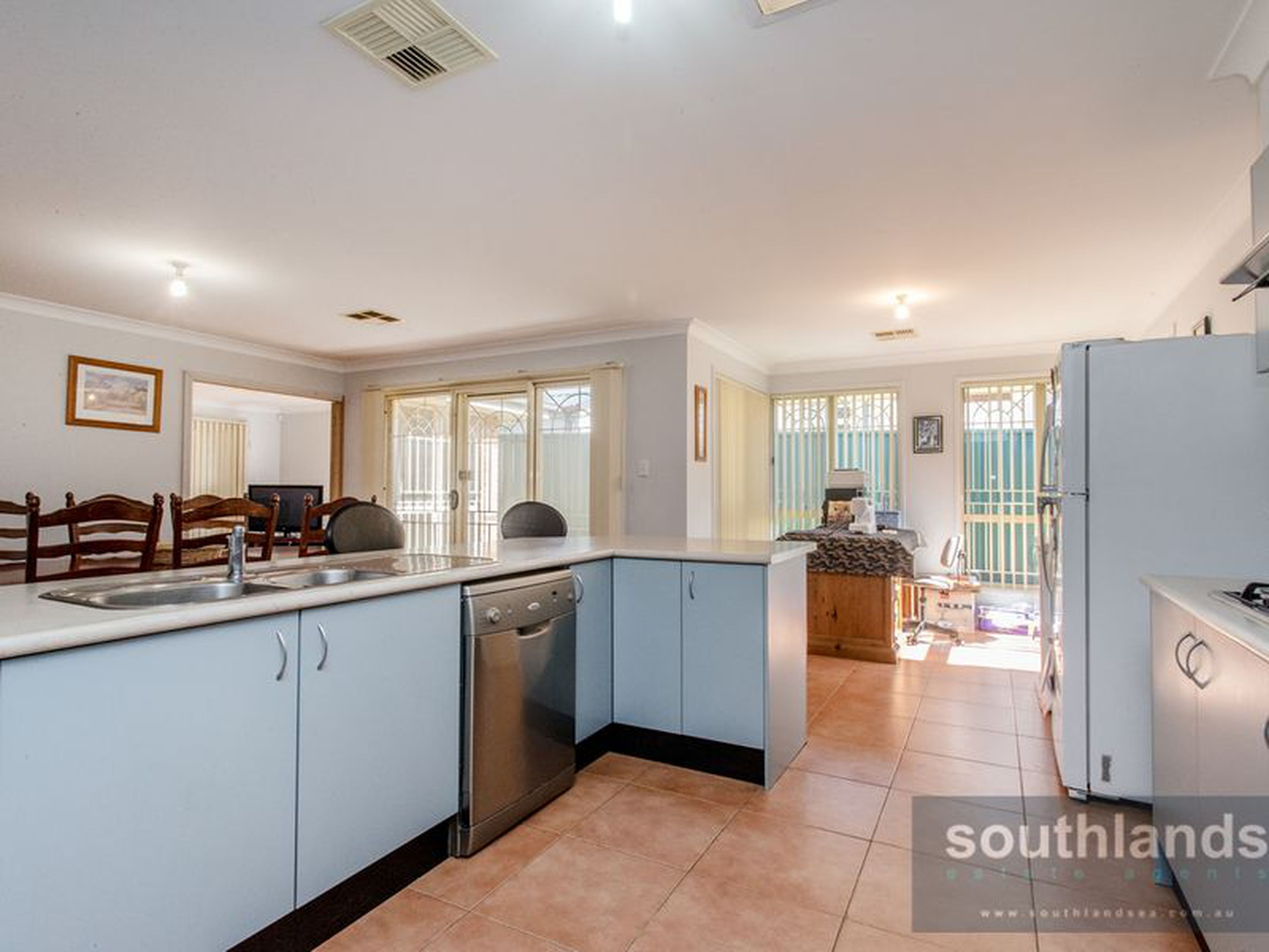 24 Anthony Crescent, KINGSWOOD