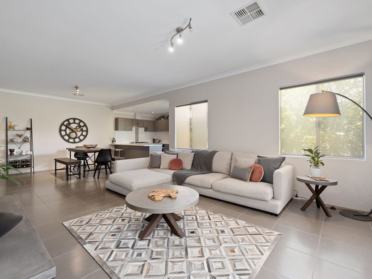 7 / 22 Whittaker Turn, Piara Waters