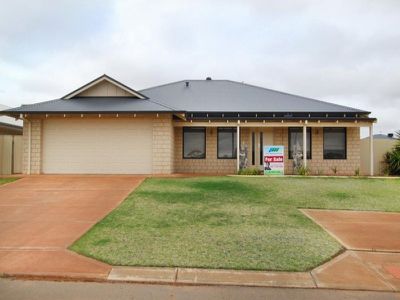 32 Tumbarri Way, Hannans