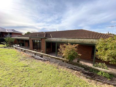 4 Royal Crescent, Hamlyn Heights