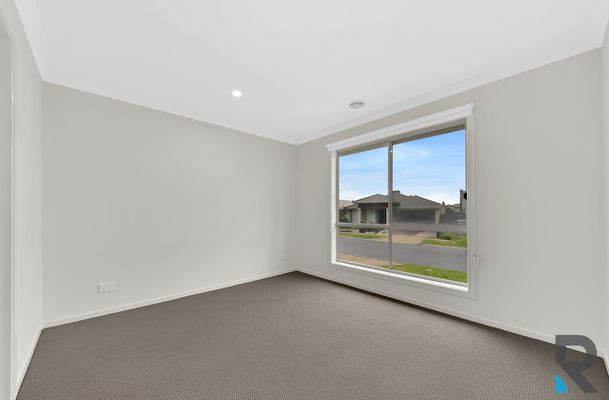 10 Comfort Road, Roxburgh Park
