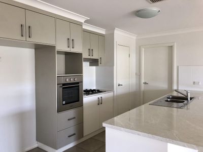 6 Magnolia Boulevard, Dubbo