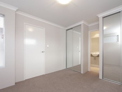 2 / 58 Central Avenue, Redcliffe