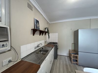 6 / 4 Mosbri Crescent, The Hill