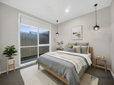 42 Plowman Court, Epping
