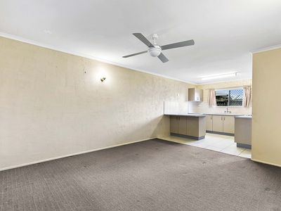 3 / 3 King Street, Urangan