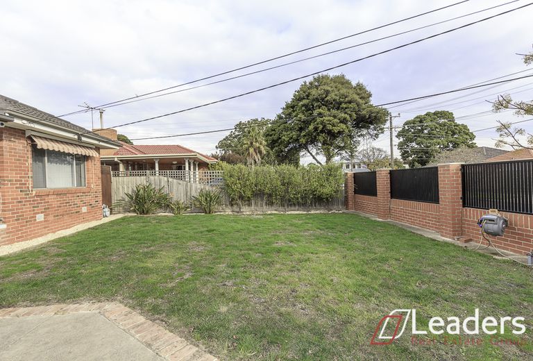 6 GLENCANNON CRESCENT, Clayton South