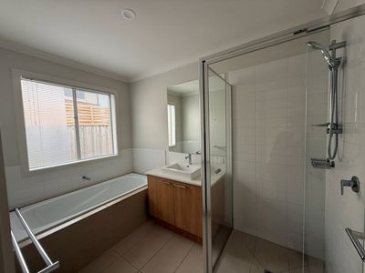 4 Gulf Road, Point Cook