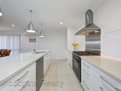5 Honeyeater Ct, Woodgate