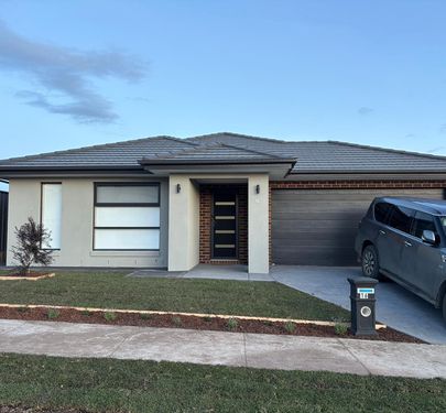 16 Sundown Way, Nar Nar Goon