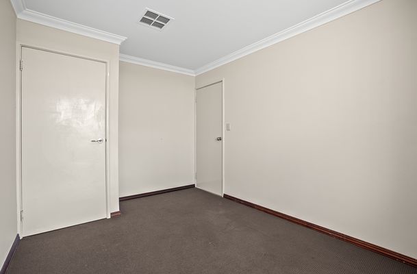16 Frigate Close, Waikiki