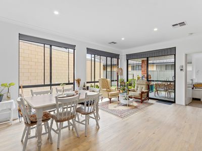 27 Jubilee Avenue, Success