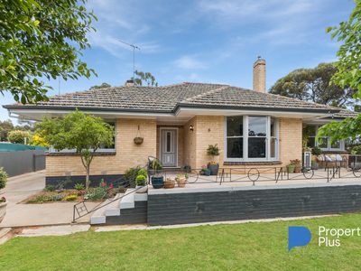 8 Clifton Street, Charlton