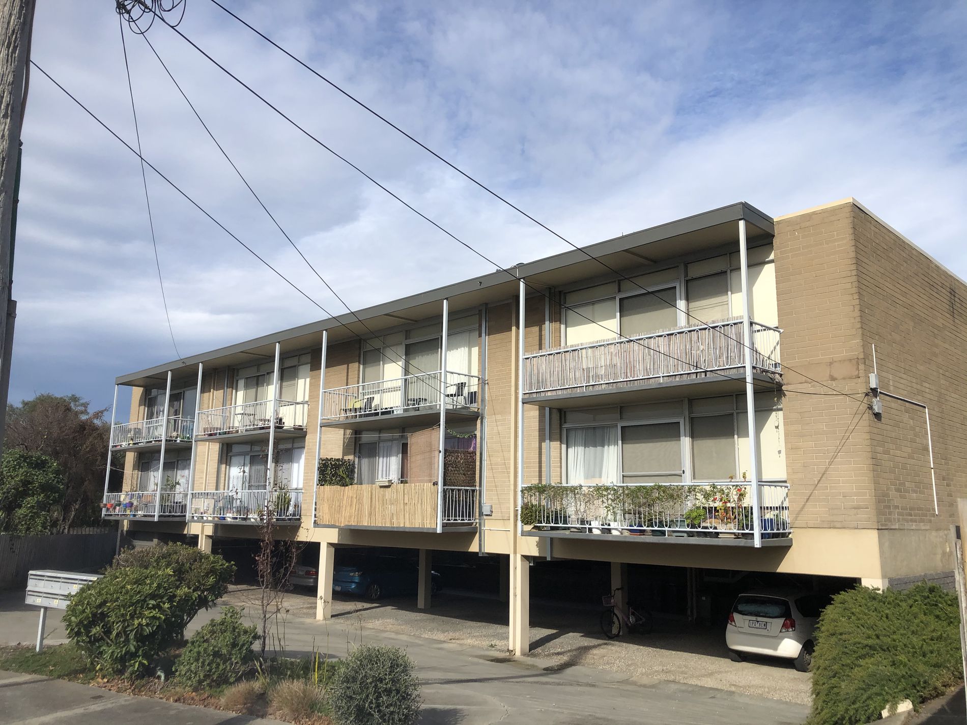 8/3 East Court, Newcomb