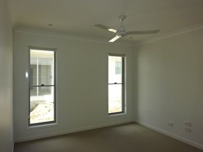 1 / 11 Velox Circuit, Upper Coomera