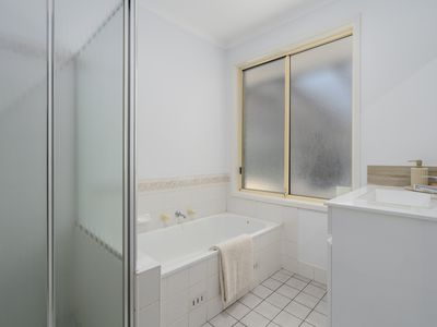 12 Glenrock Court, Wattle Grove