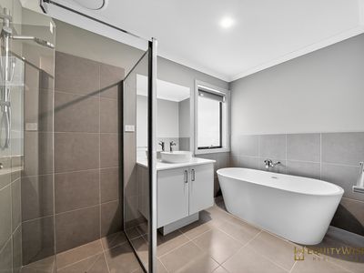 9 Attraction Way, Mambourin