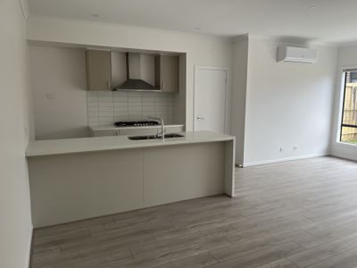 6 Shiraz Ave, Fraser Rise