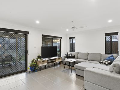 8 CULLIGAN WAY, Flagstone