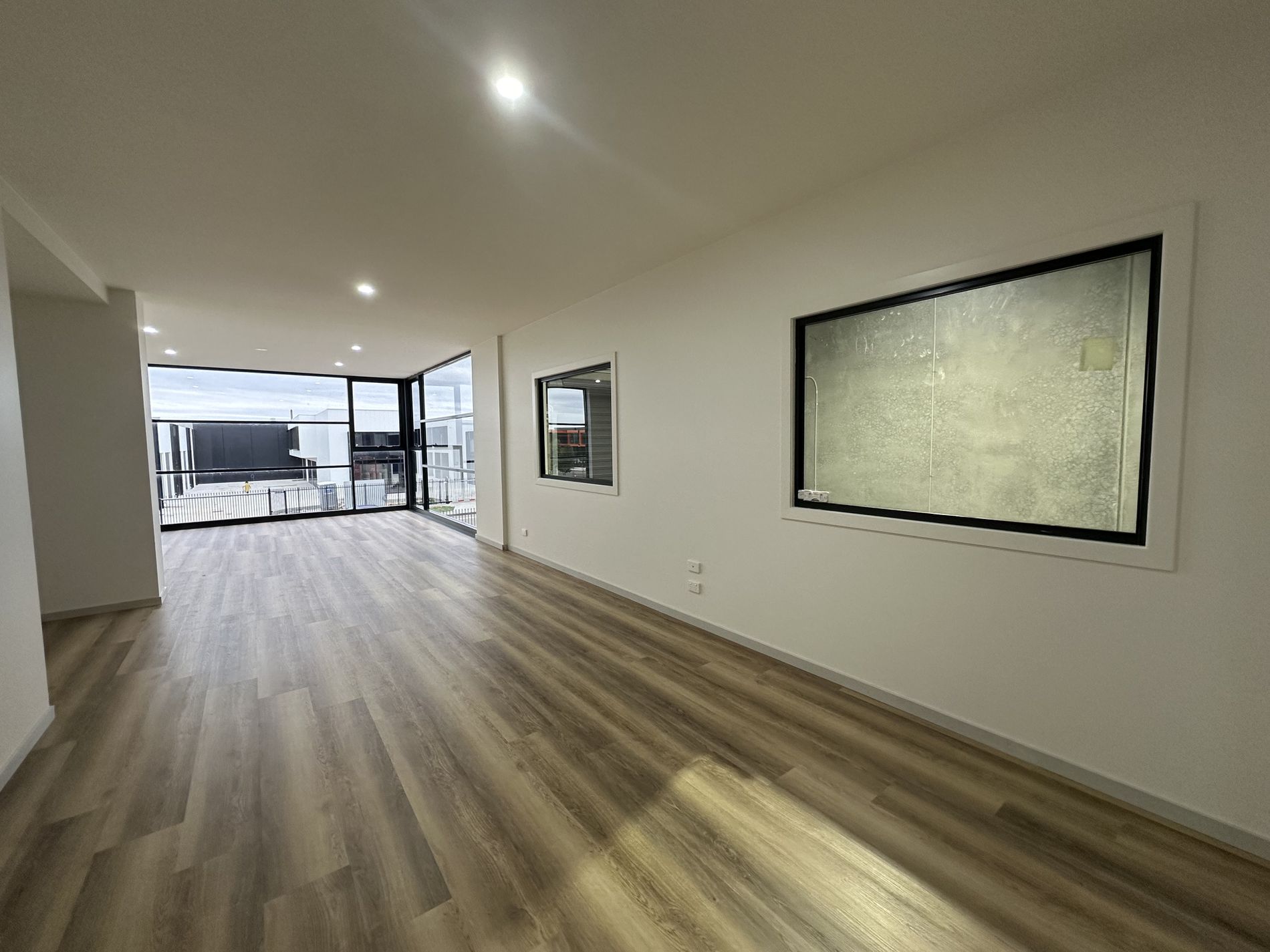 2 / 26 Robbins Circuit, Williamstown North