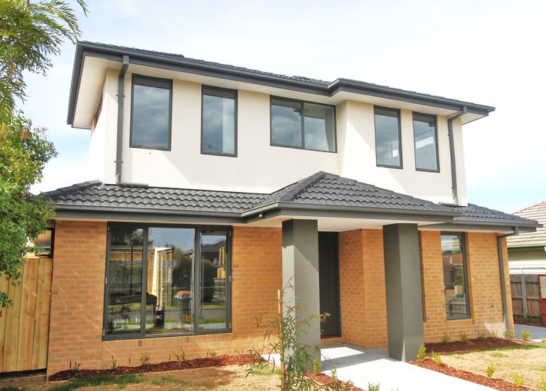 1 / 4 Harlington Street, Clayton