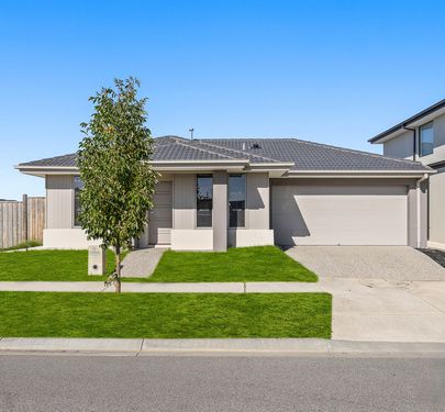 11 Albus Crescent, Officer