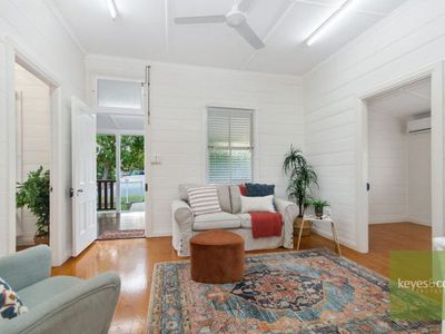 12 Vaughn Street, West End