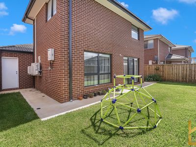 33 Charlwood Promenade, Werribee