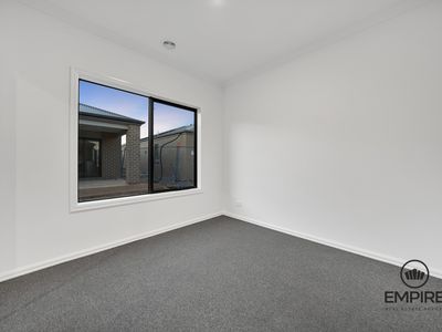 15 Whitestrand Road, Clyde North