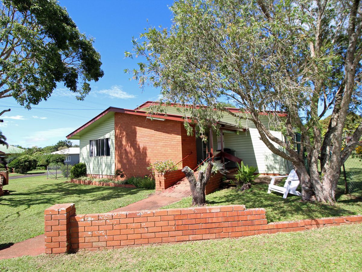 63 Planet Avenue, Atherton